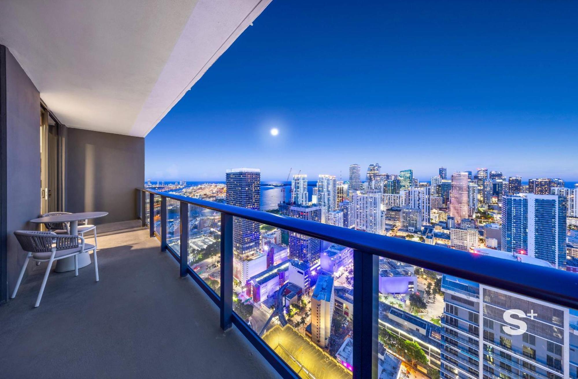 Upscale 1br In Dtw With Views Apartment